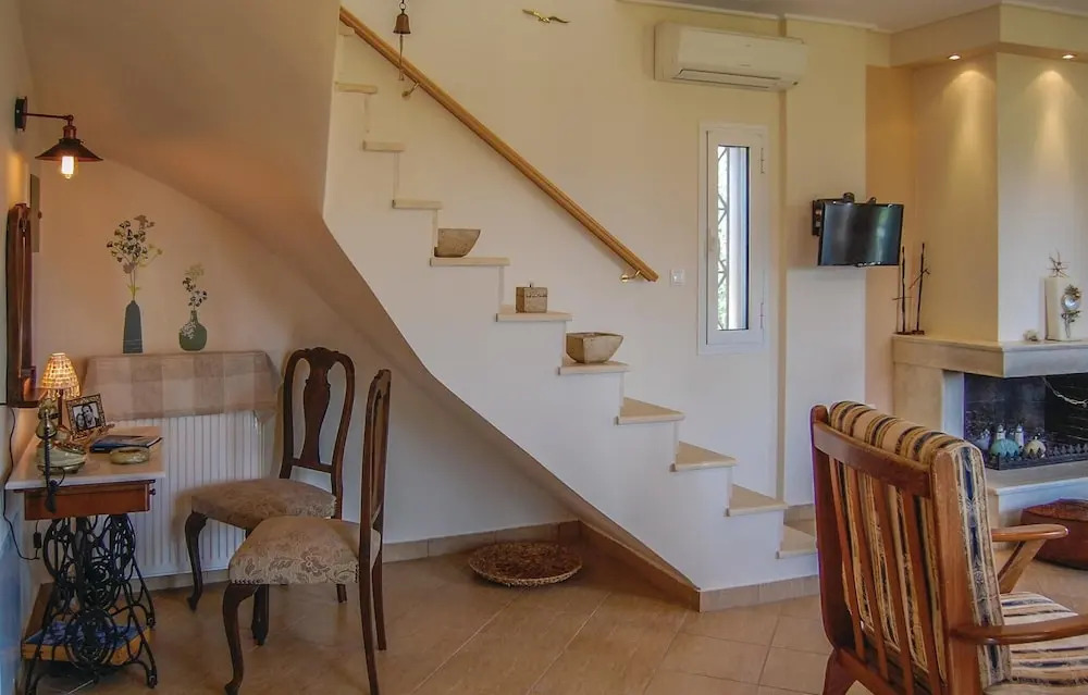 Two-Bedroom Holiday Home In Livanates