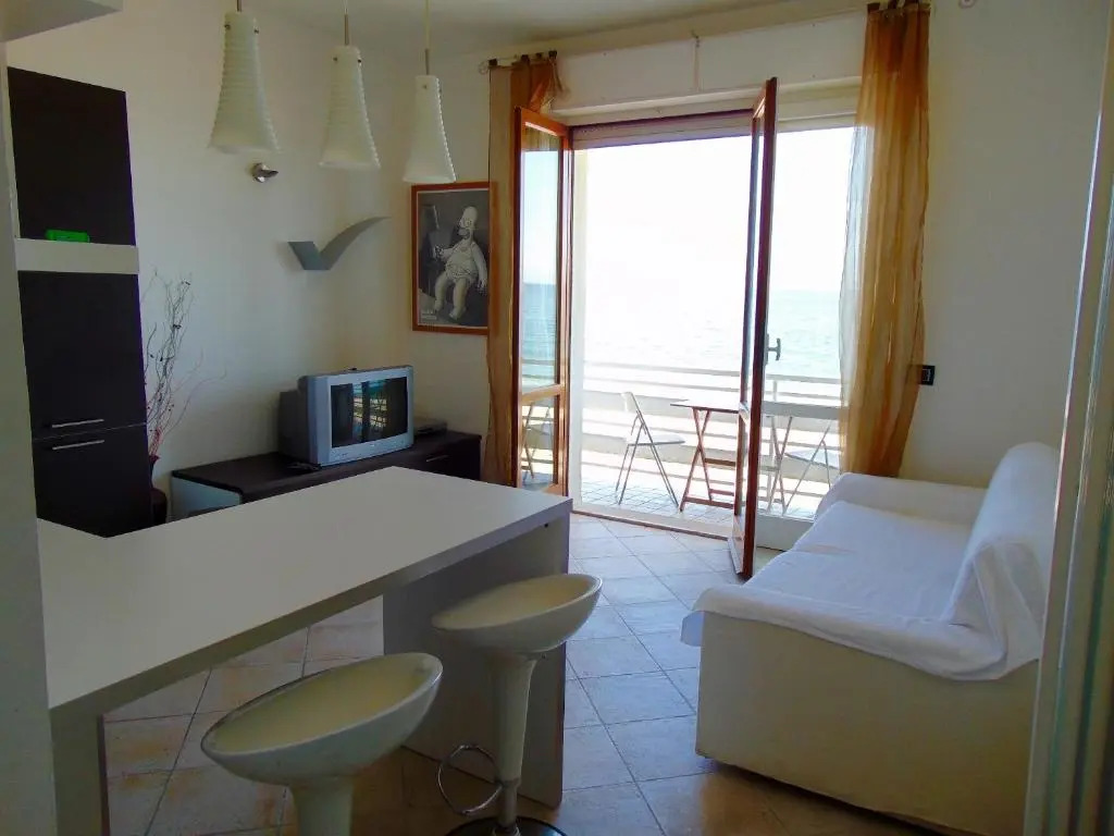 M210 - Marcelli, trilocale fronte mare con vista mozzafiato