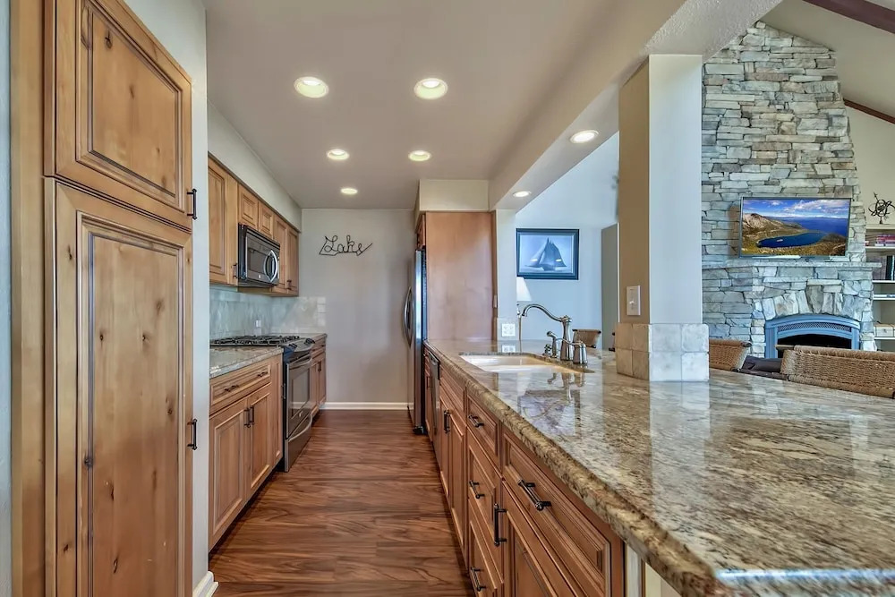 619 Lakefront
