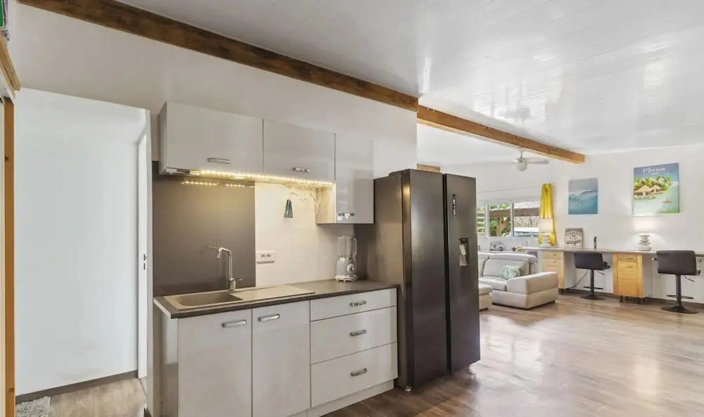 Beachfront 4BR Home With Pool in Moorea