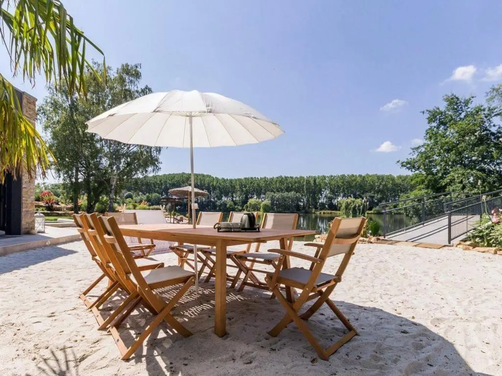 Villa Contemporaine avec Spa, Sauna, Piscine et Île Privative près de Nantes - FR-1-306-866