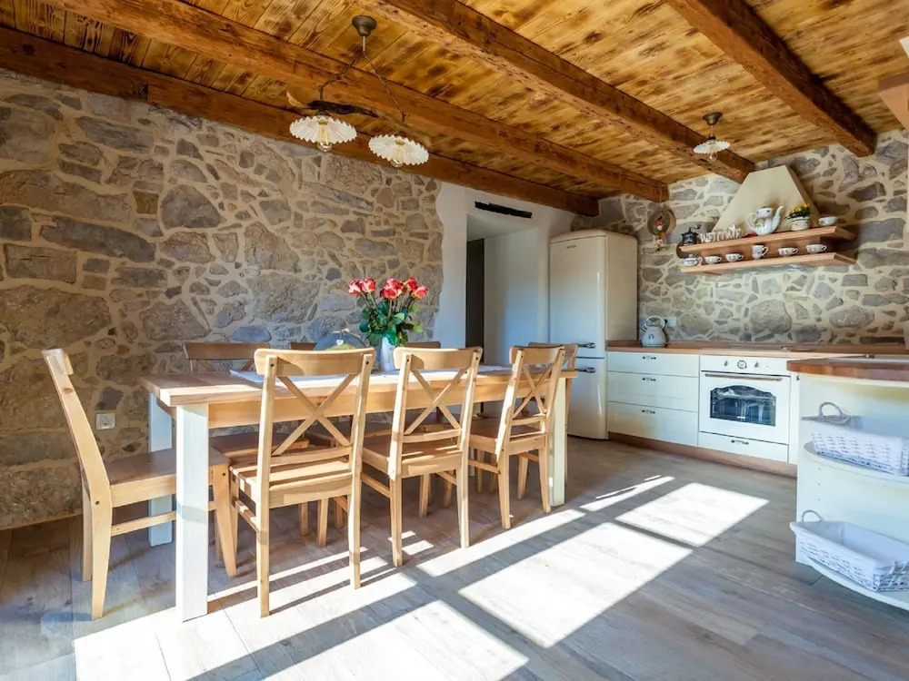Gorgeous Villa With Private Swimming Pool and Covered Terrace