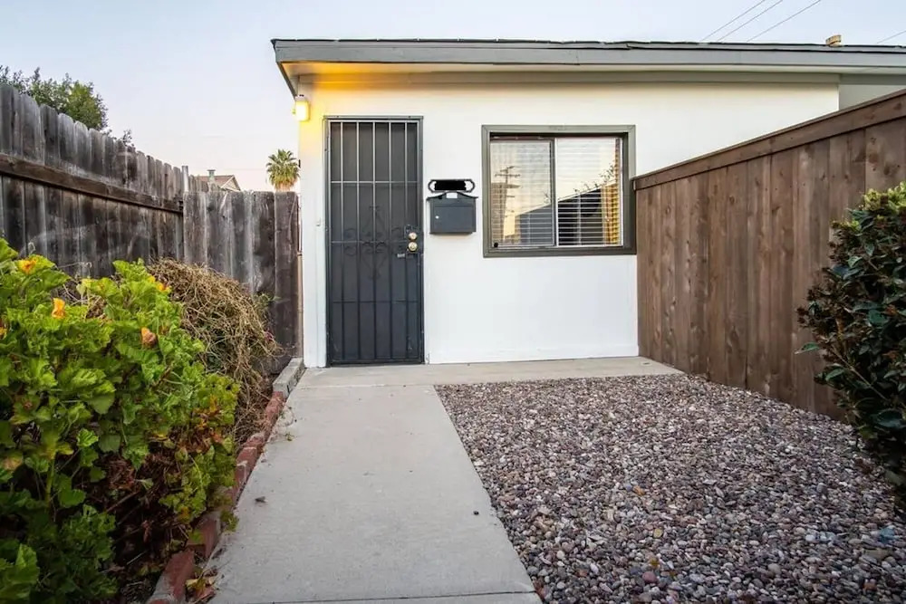 Live Like a Local - Studio With Huge Backyard