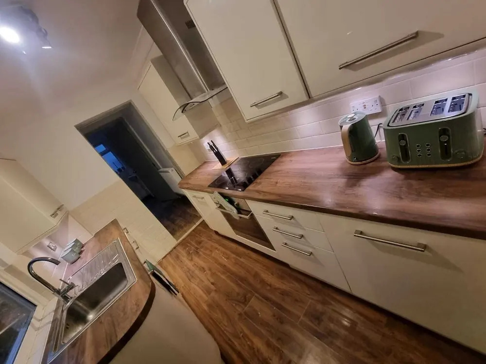 Elegant 4-bed House in Dartford
