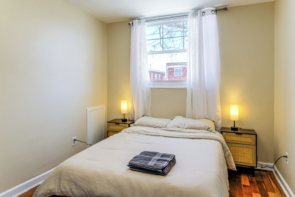6 Mi to Smithsonian Museums! Convenient Townhome