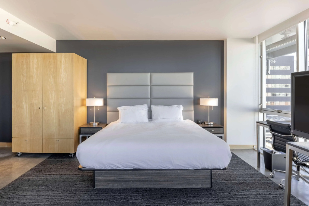 Hotelvetro Iowa City, Tapestry Collection By Hilton