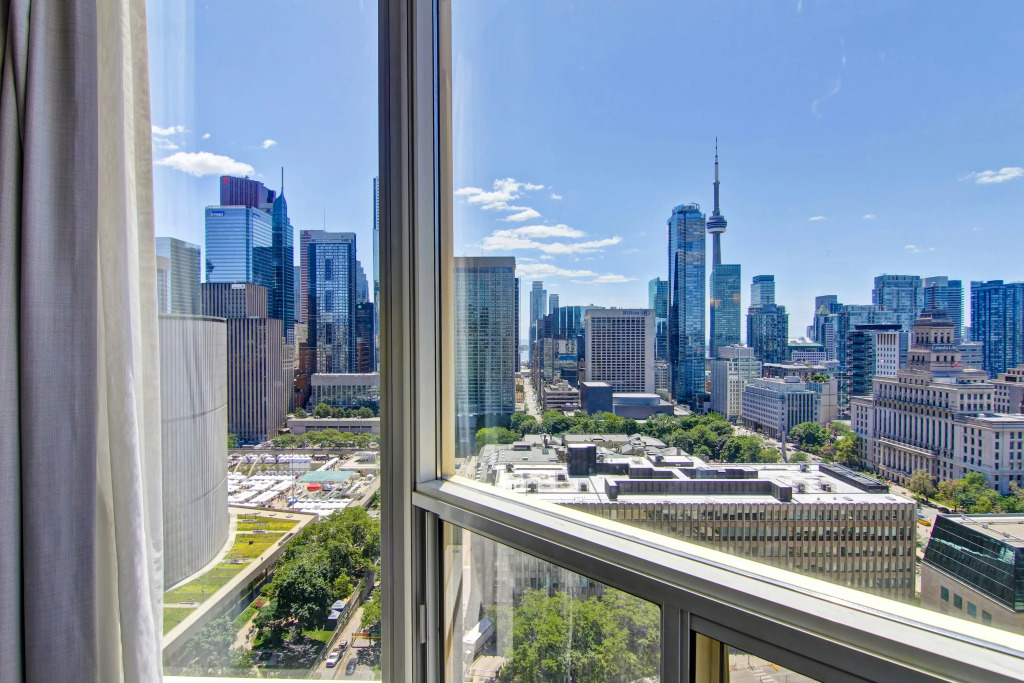 DoubleTree by Hilton Toronto Downtown