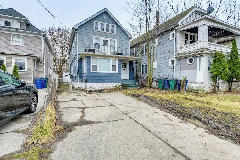 6 Mi to Dtwn Attractions: Buffalo Apartment!