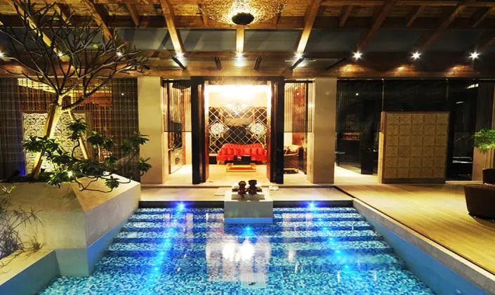 Royal Group Motel Feng Shan Branch