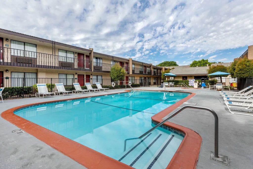 The Buena Park Hotel & Suites