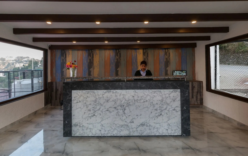 Hotel Seven Oaks