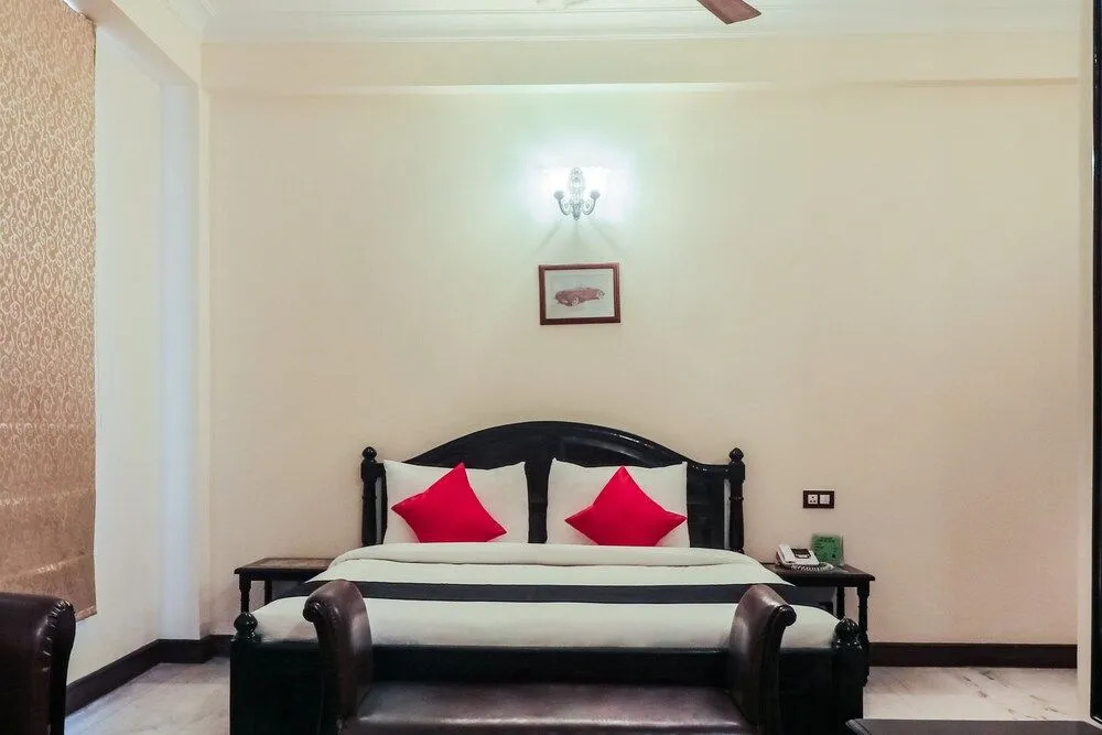 Capital O 353 Hotel Four Boutique