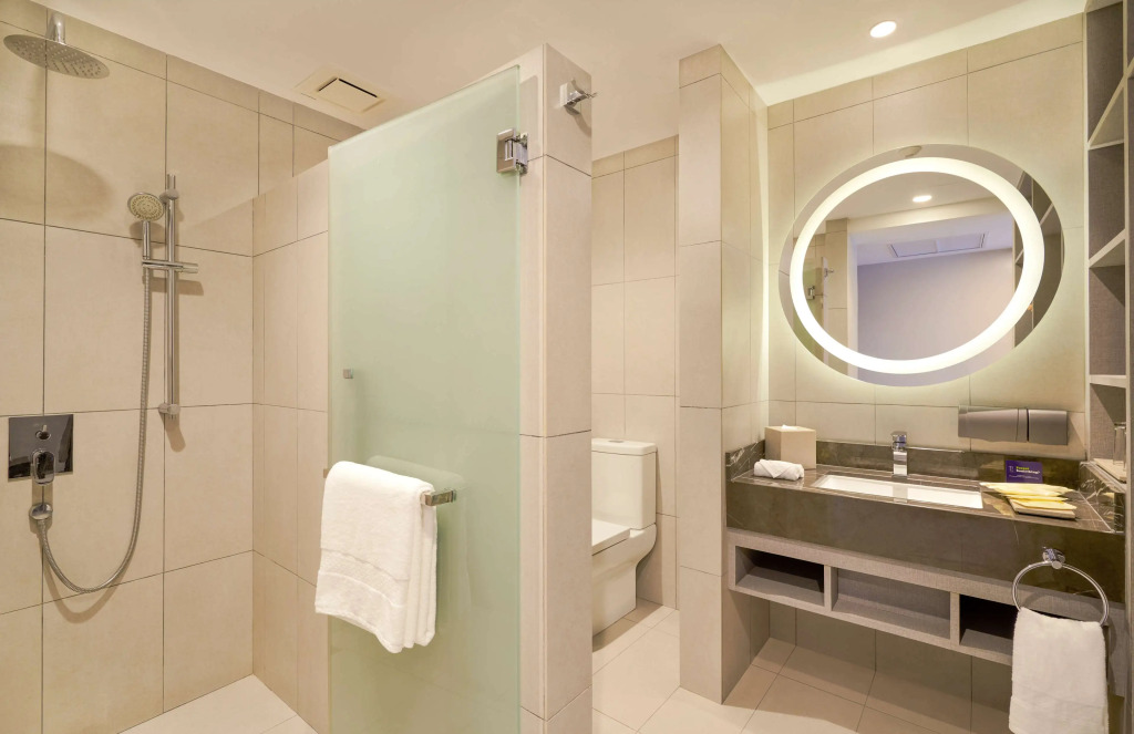 DoubleTree by Hilton Damai Laut