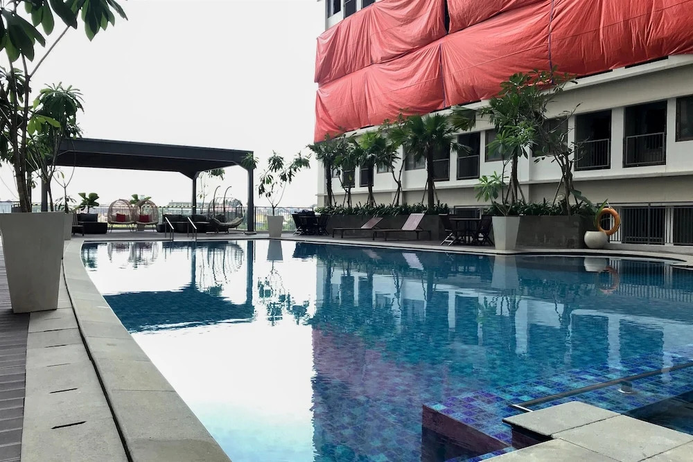 Modern Look Studio Room at LRT City Jatibening Apartment