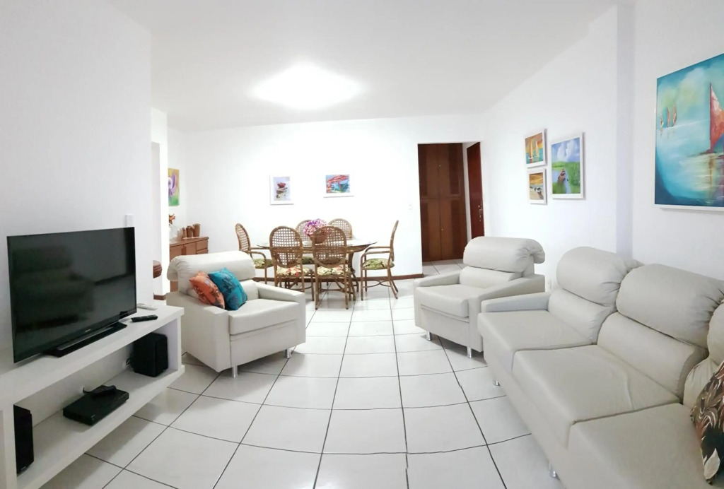 Apto em prédio frente mar, Meia Praia Itapema, 3 dorm, conforto para 8 pessoas