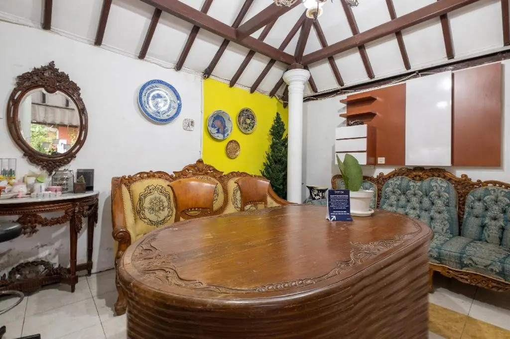 OYO 1806 Puri Arsita Homestay