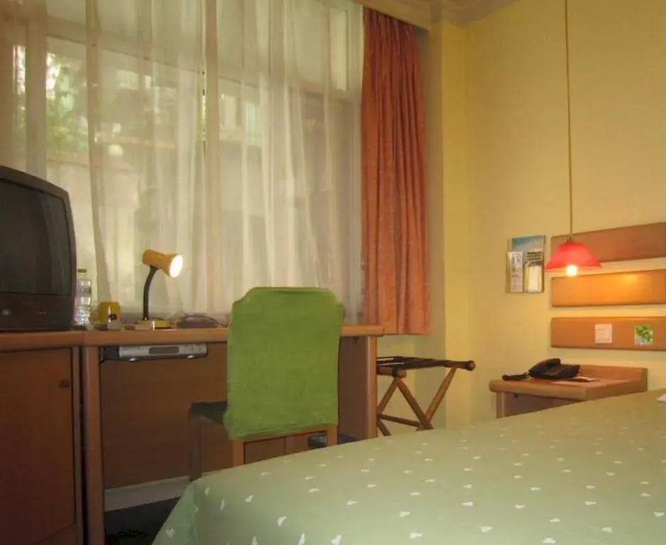 Home Inn Chongqing ShangQingSi