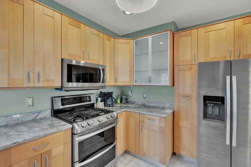 Oakley Square 3br Charmer - Total Walkability 3 Bedroom Home by RedAwning