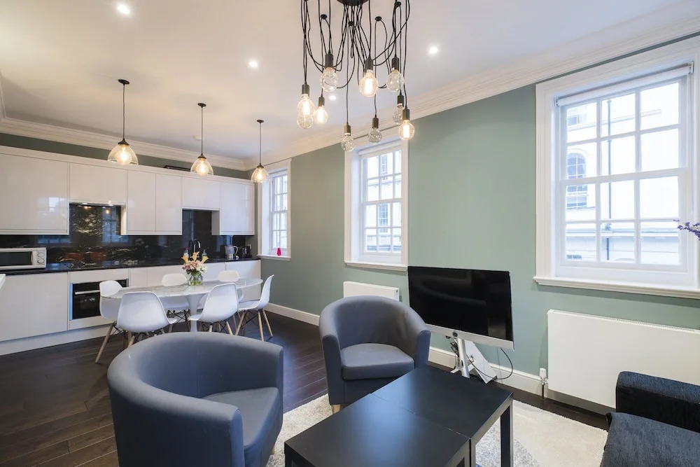 Elegant 2 bed Flat Close to Kensington Gardens!