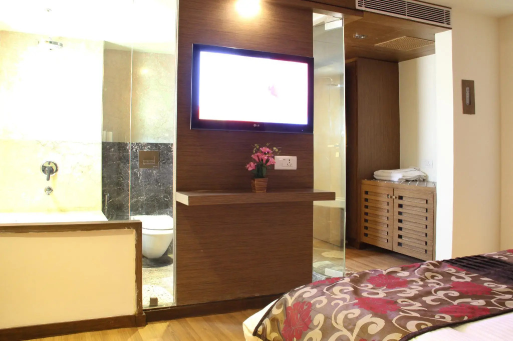 OYO Premium Vastrapur Lake