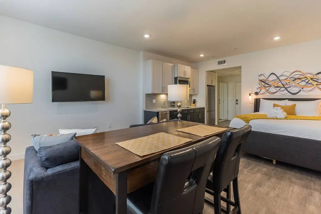 Pine Suite - 209