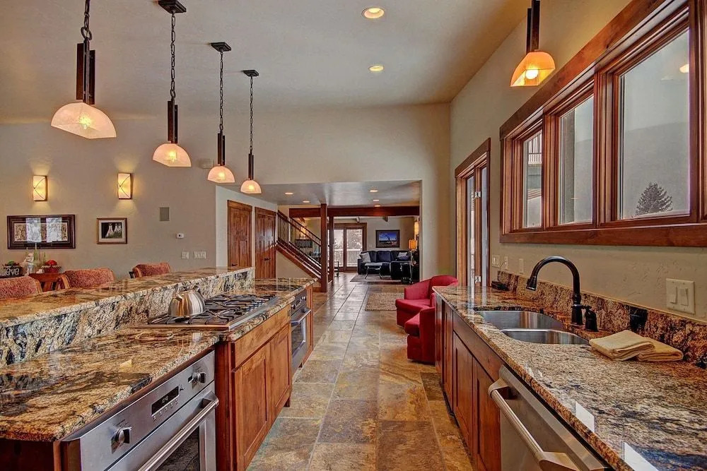 Casa De Plata 5 Bedroom Home by RedAwning