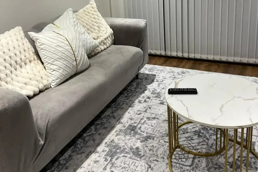 Stylish 2-bed Apt-private Parking-10mins to Centre