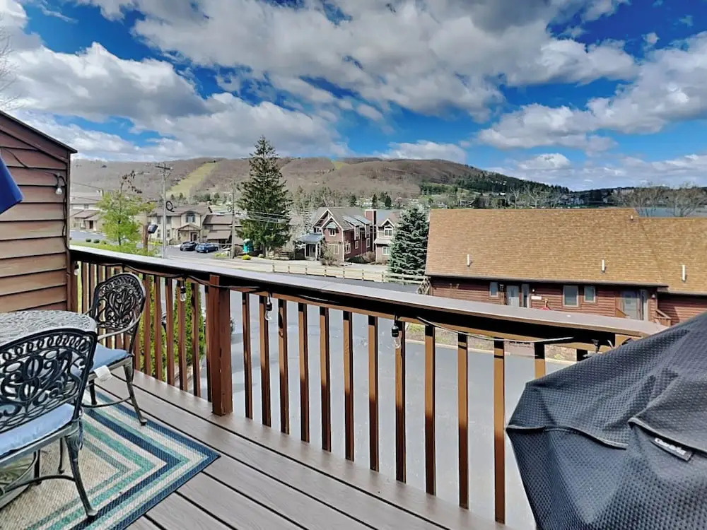 Sunplace 30 by Taylor Made Deep Creek