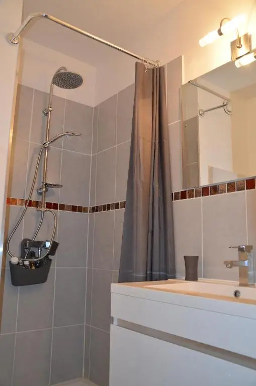 Studio Cabine avec Terrasse proche Plage C208