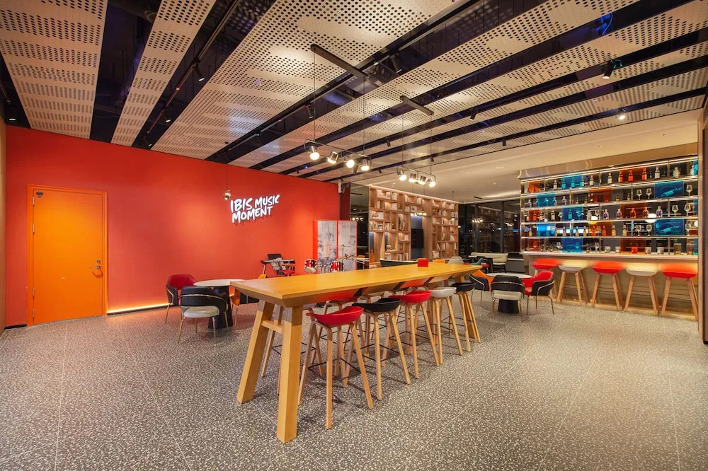ibis Jiaodong Airport EMU Town Store