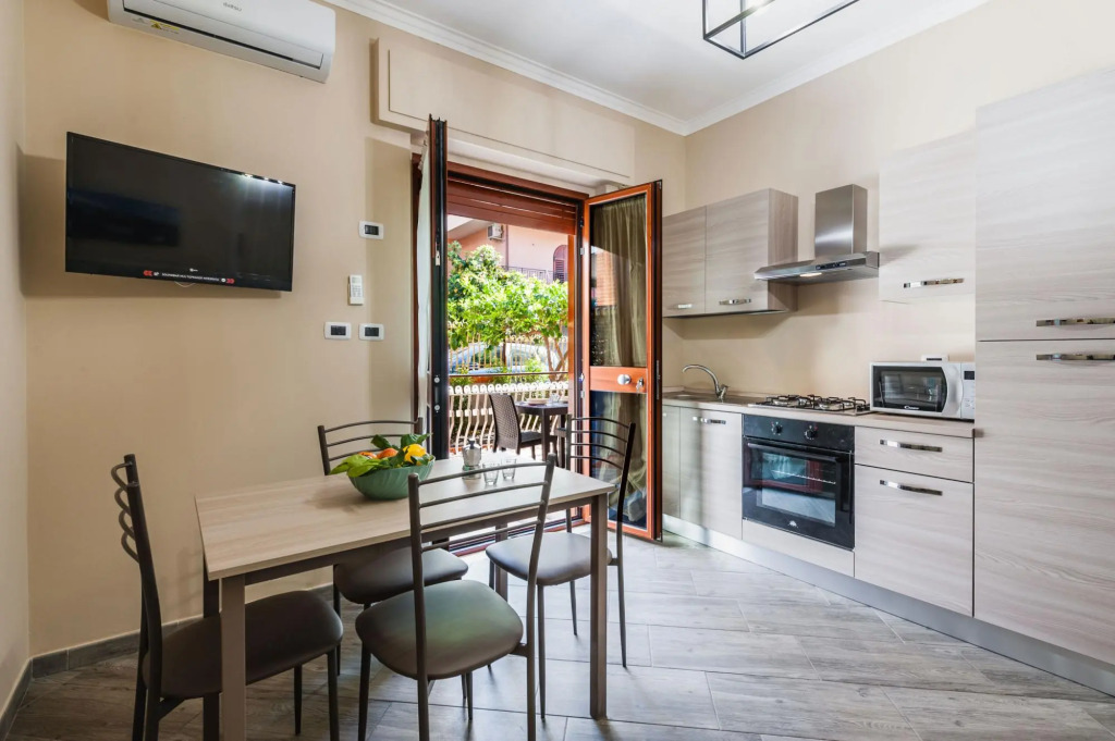 GuestHost - Lemon Tree Apartments - Casa Blu & Casa Arancione