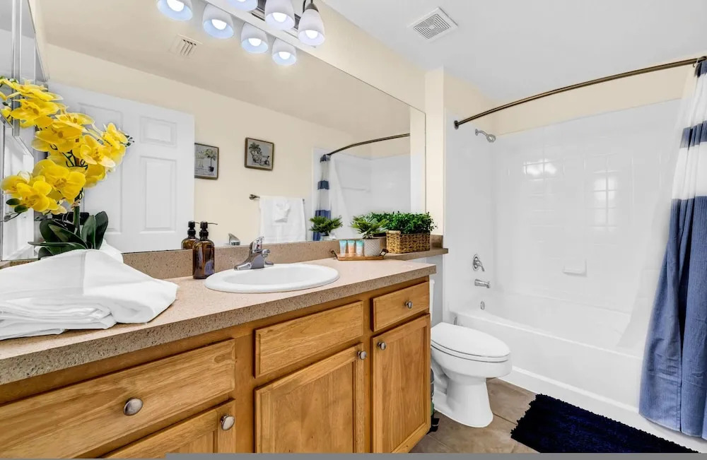 Modern 2BR 2BA King Bed Pool Gym 7