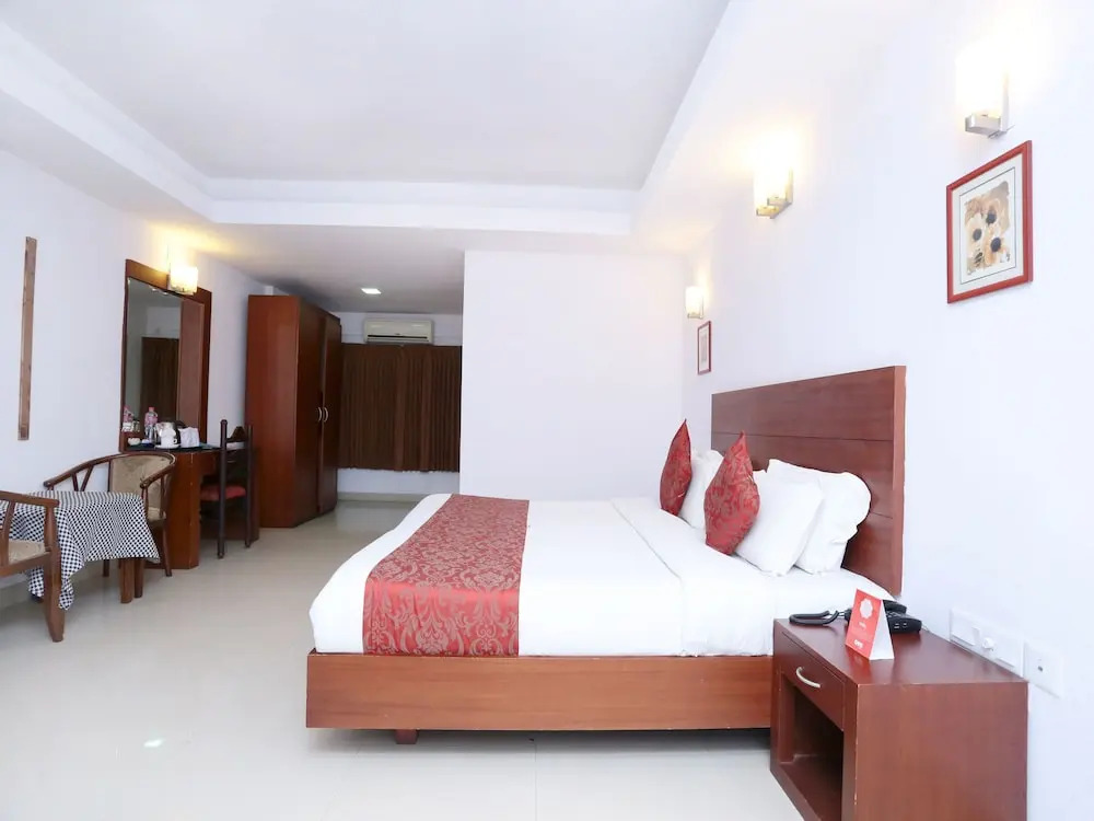 Oyo 15992 Central Hotel