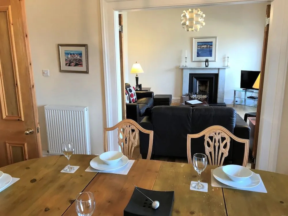 Crown Circus Apartment