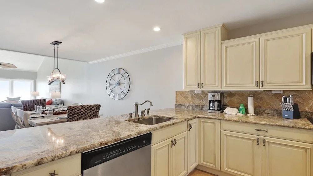 503 Shorewood 2 Bedroom Condo