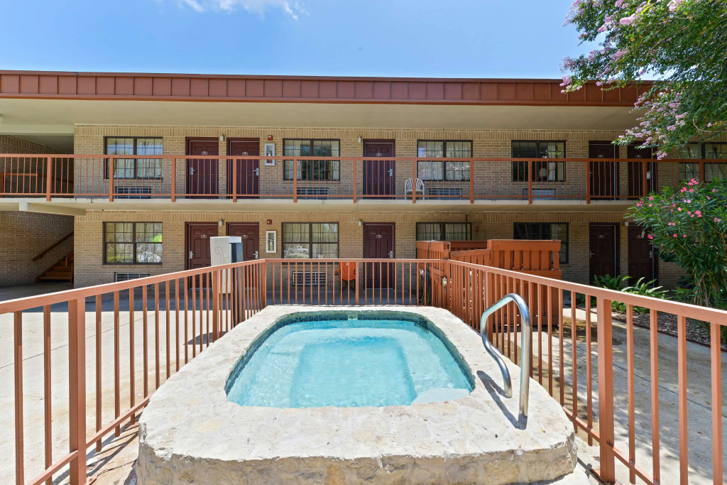 Americas Best Value Inn and Suites Victoria