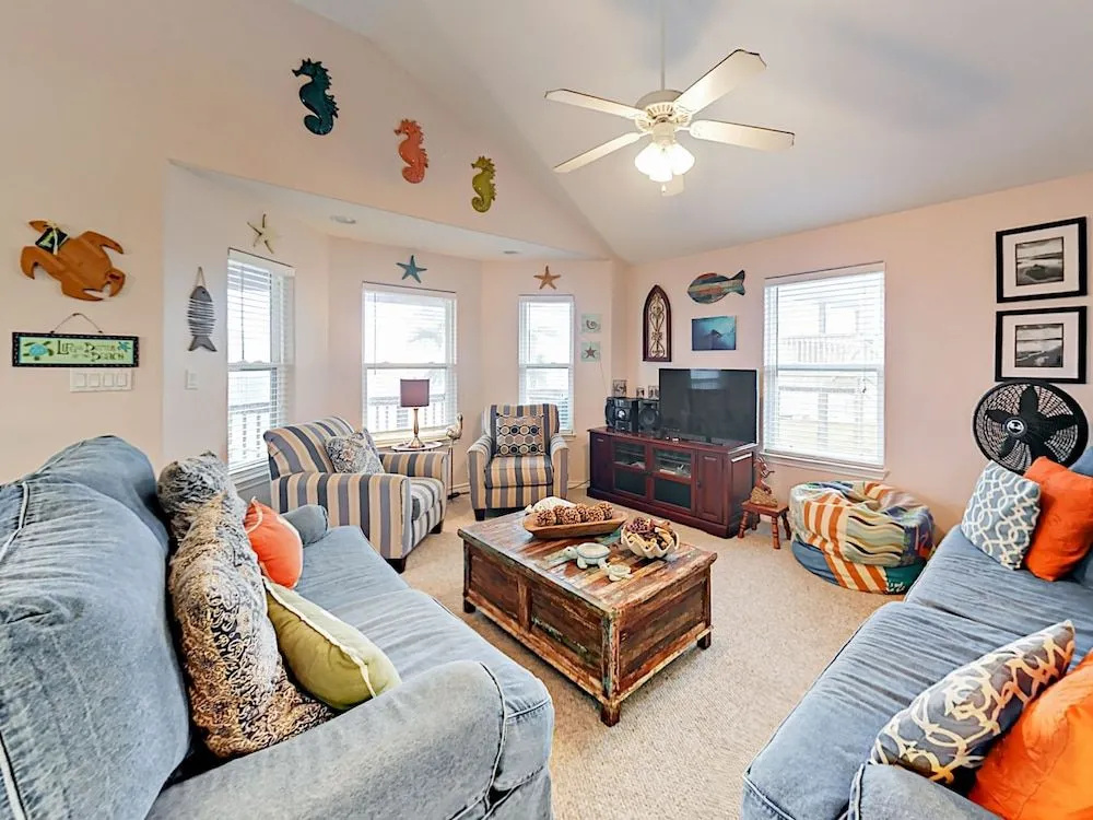 4130 Hardin Drive Cottage 3 Bedrooms 2 Bathrooms Cottage