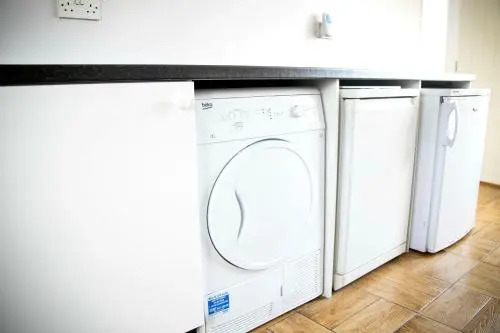 Airport/University Luxury Apartment 1