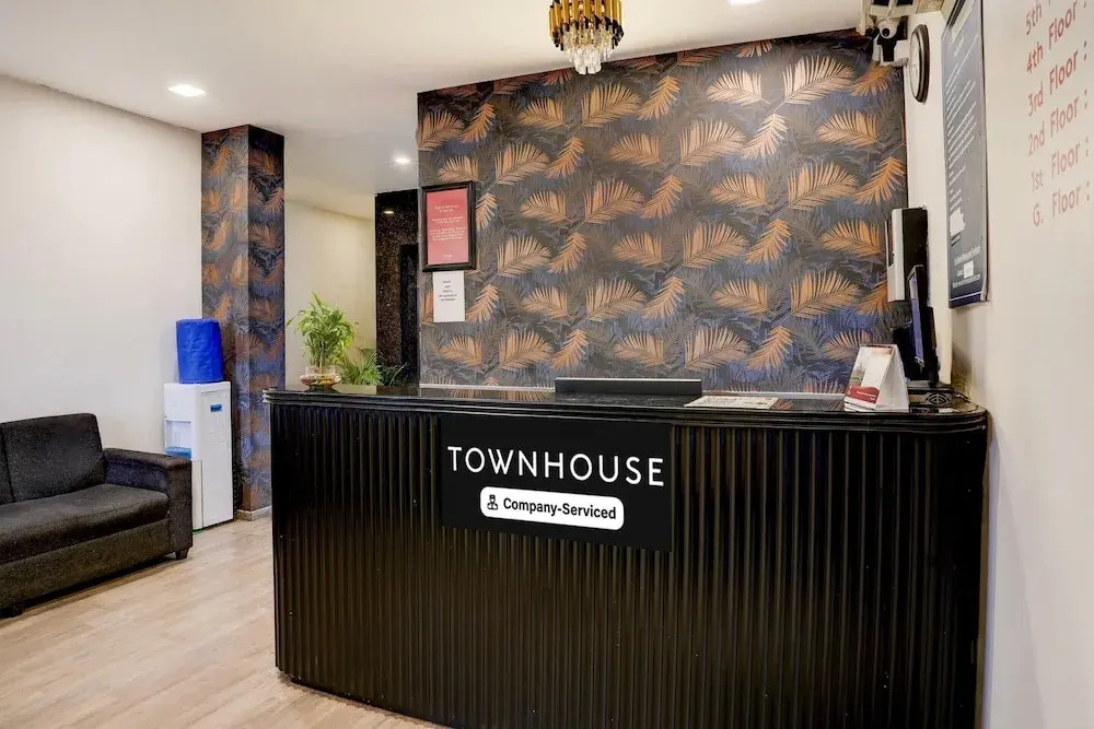 Cozy Stays Near Halasuru Metro Station