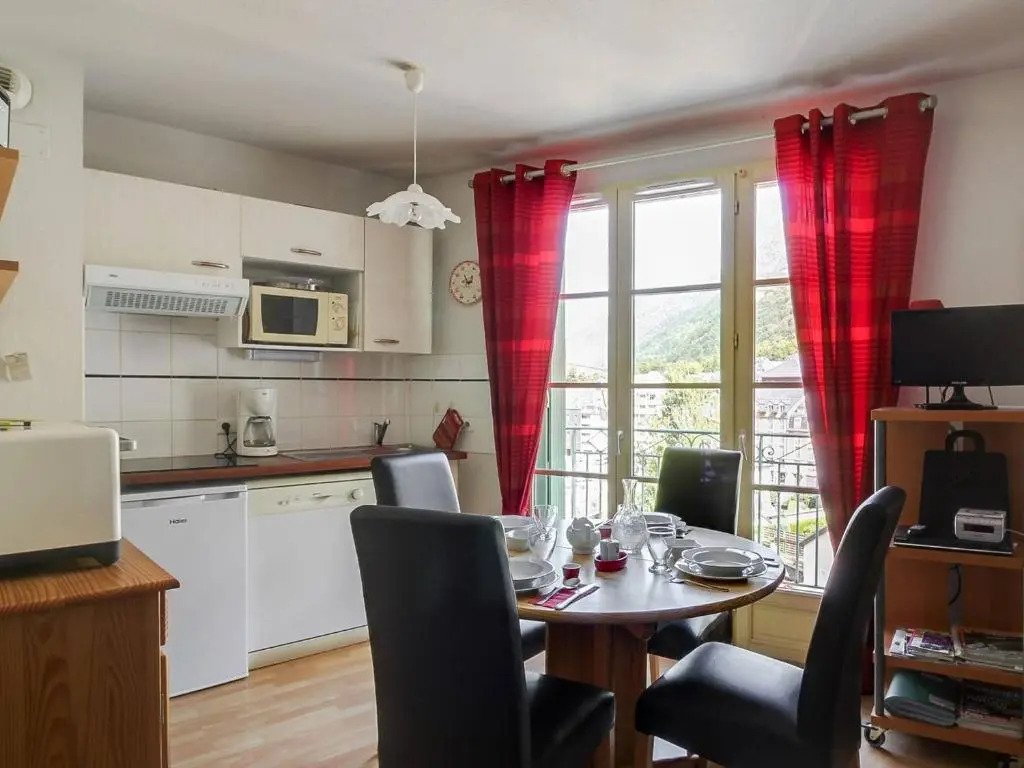 Appartement Cauterets, 2 pièces, 6 personnes - FR-1-401-19