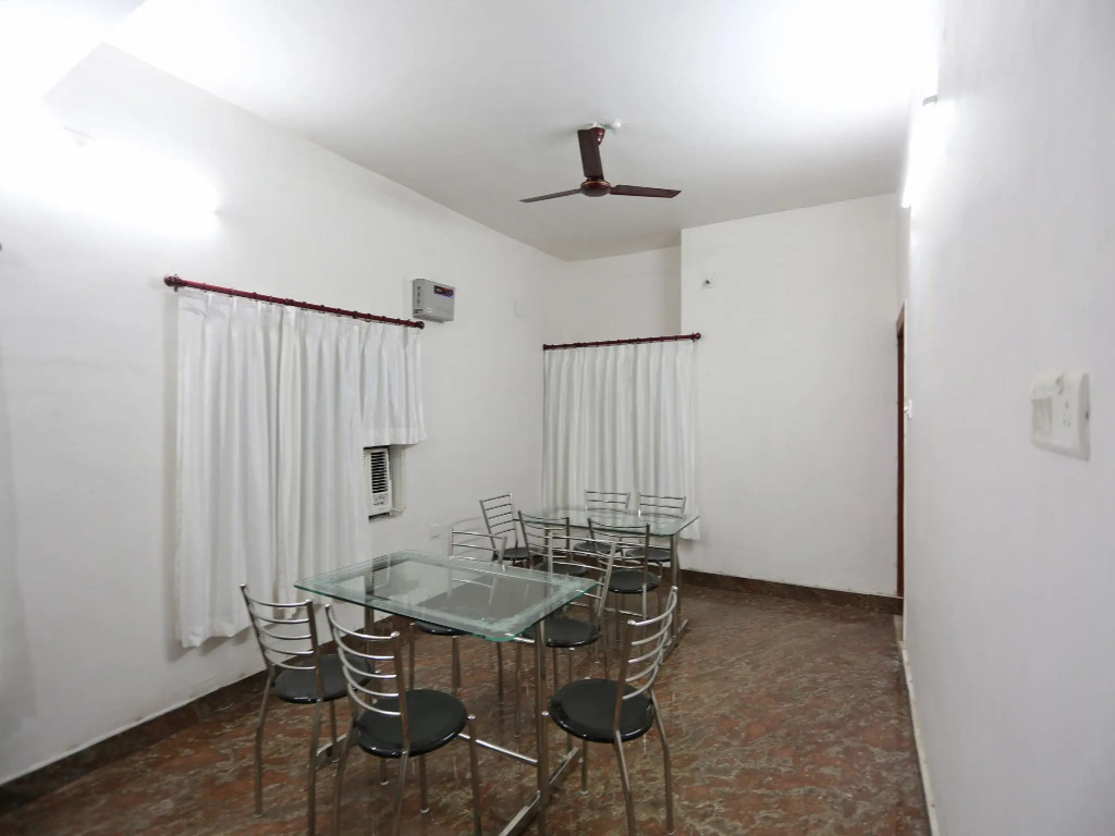 OYO 10508 Hanshika Residency