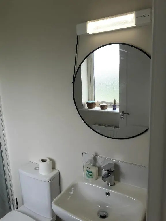 Ensuite at the foot of Dublin Mountains