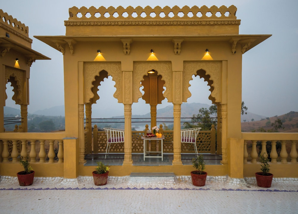 ELIVAAS Amber Royale 3 BHK with Pvt Pool