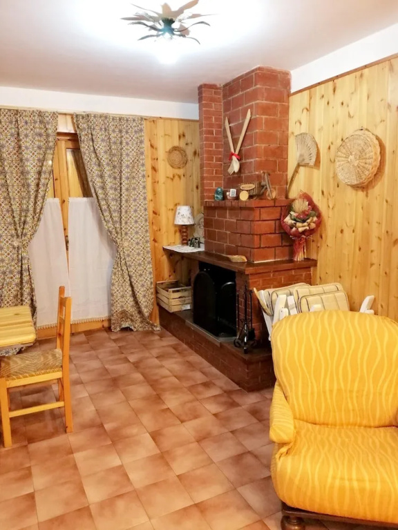 Apartment with 3 Bedrooms in Camigliatello Silano, with Wonderful Mountain View And Terrace - 2 Km From the Slopes
