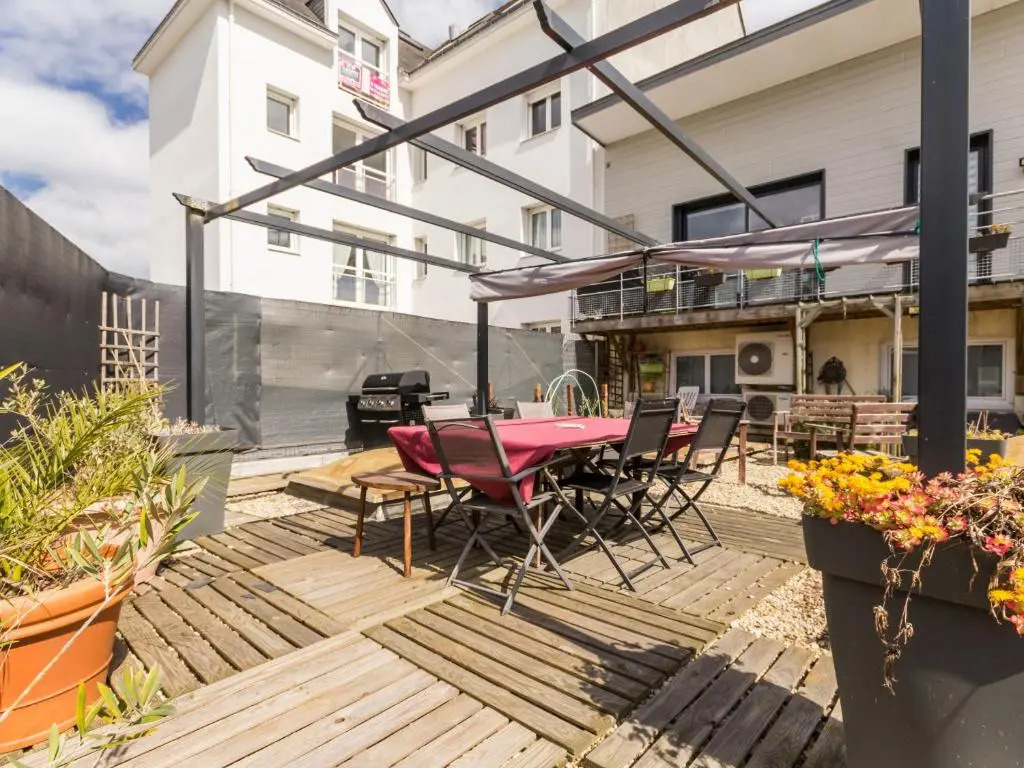 Maison de ville à St Nazaire, près du front de mer, climatisée, 3 chambres avec sdb privatives, WiFi - FR-1-306-1203