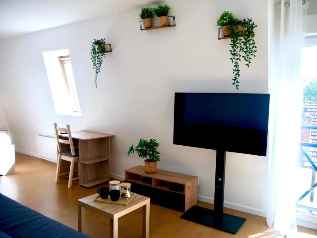 Le Petit Soleil de Corbeil (Adults Only)