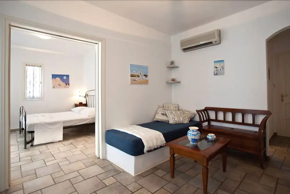Alexandros Hotel