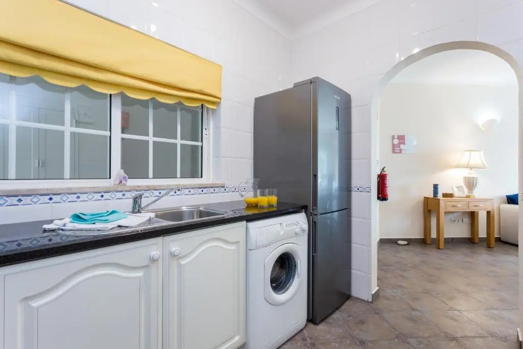 CoolHouses Algarve Luz, 1 bed penthouse flat w/ sea views. Fiji 11
