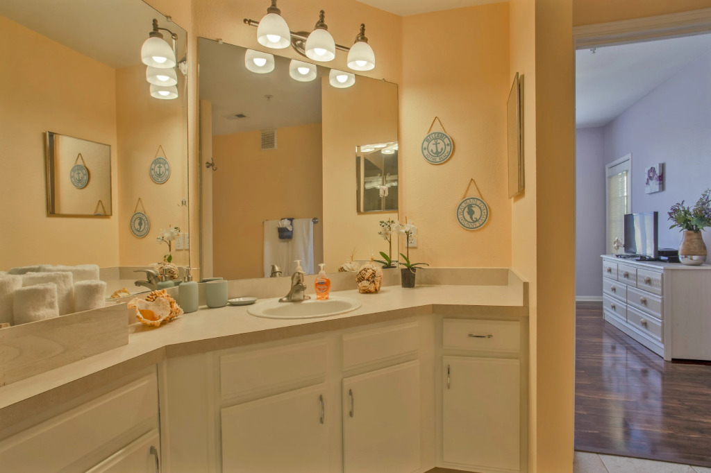 Exquisite Avalon Clearwater Condo,Minutes To Beach