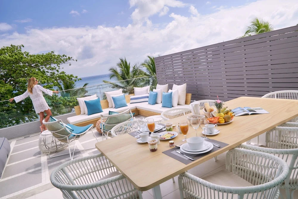 Les Estivales Beachfront Suites & Penthouses with LOV